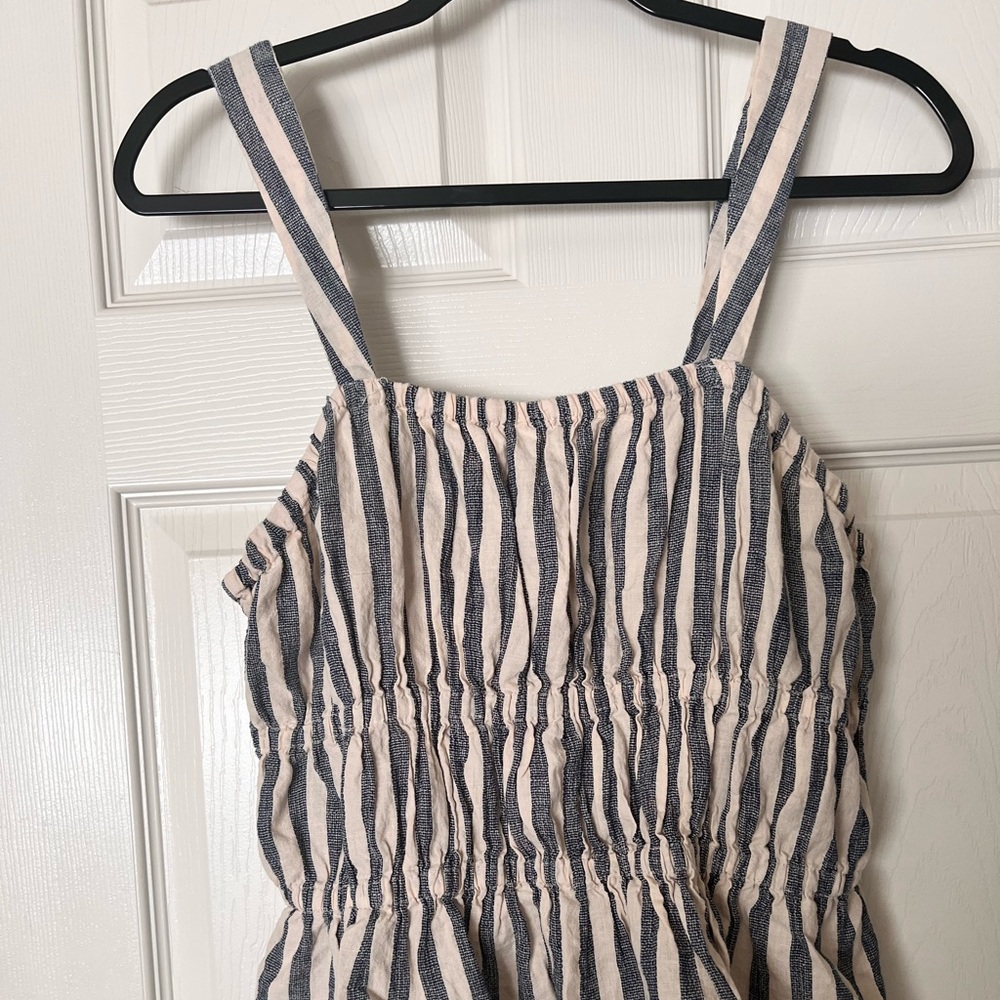 Universal thread women tops size L